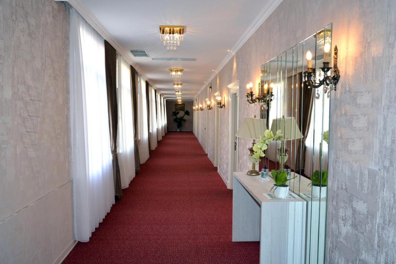 Deluxe Hotel Gəncə Exteriör bild