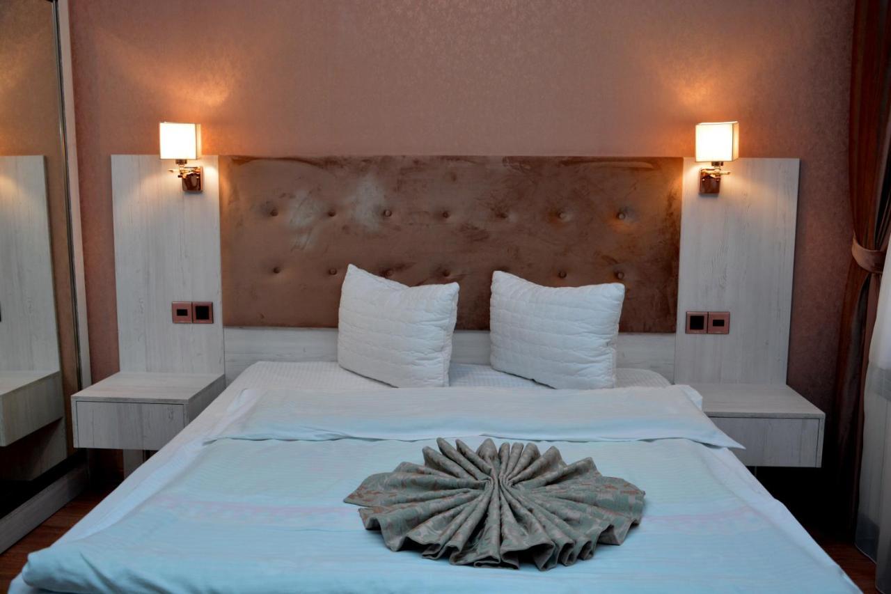 Deluxe Hotel Gəncə Exteriör bild