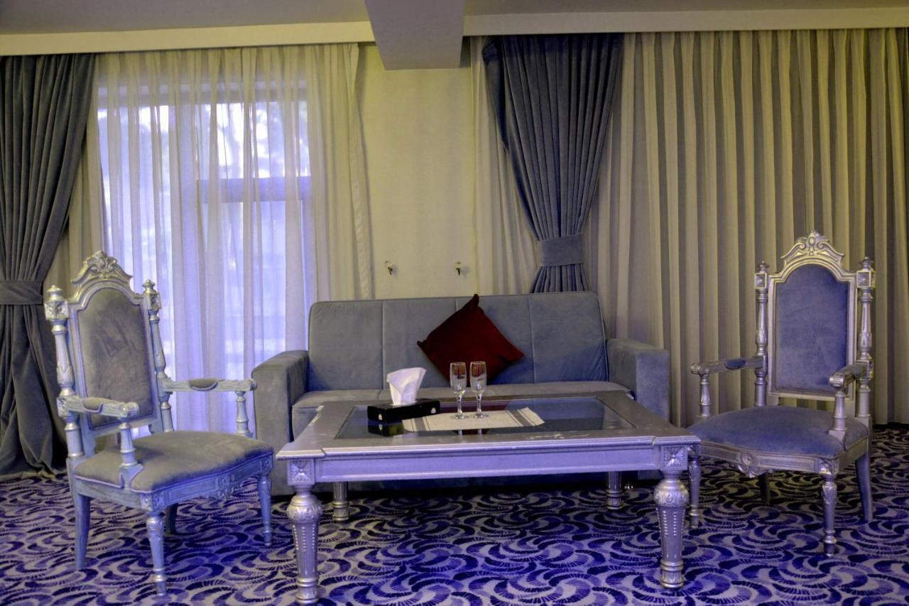 Deluxe Hotel Gəncə Exteriör bild
