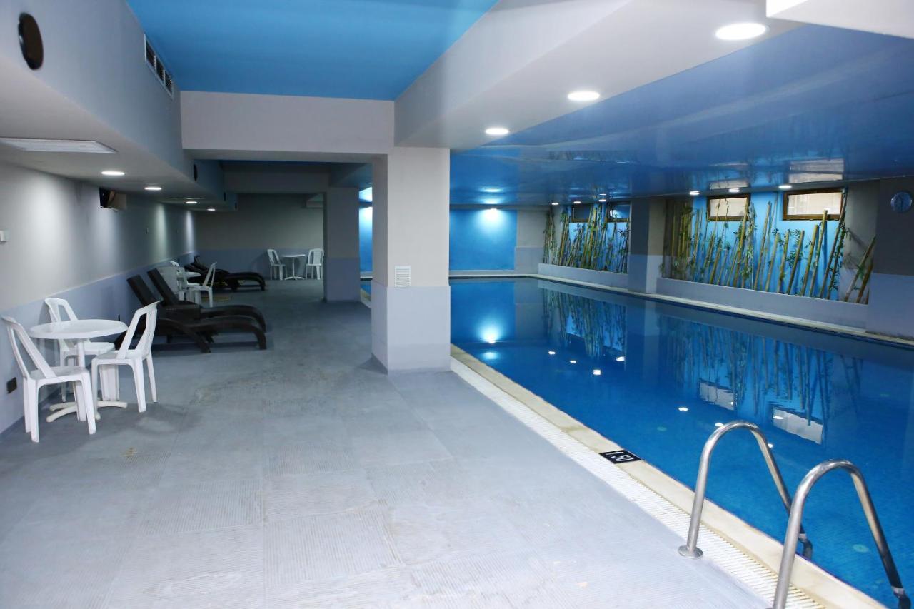 Deluxe Hotel Gəncə Exteriör bild