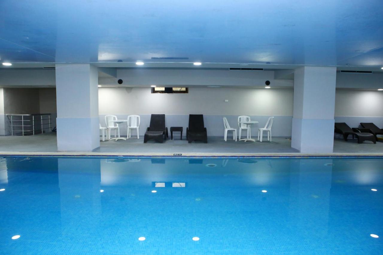 Deluxe Hotel Gəncə Exteriör bild
