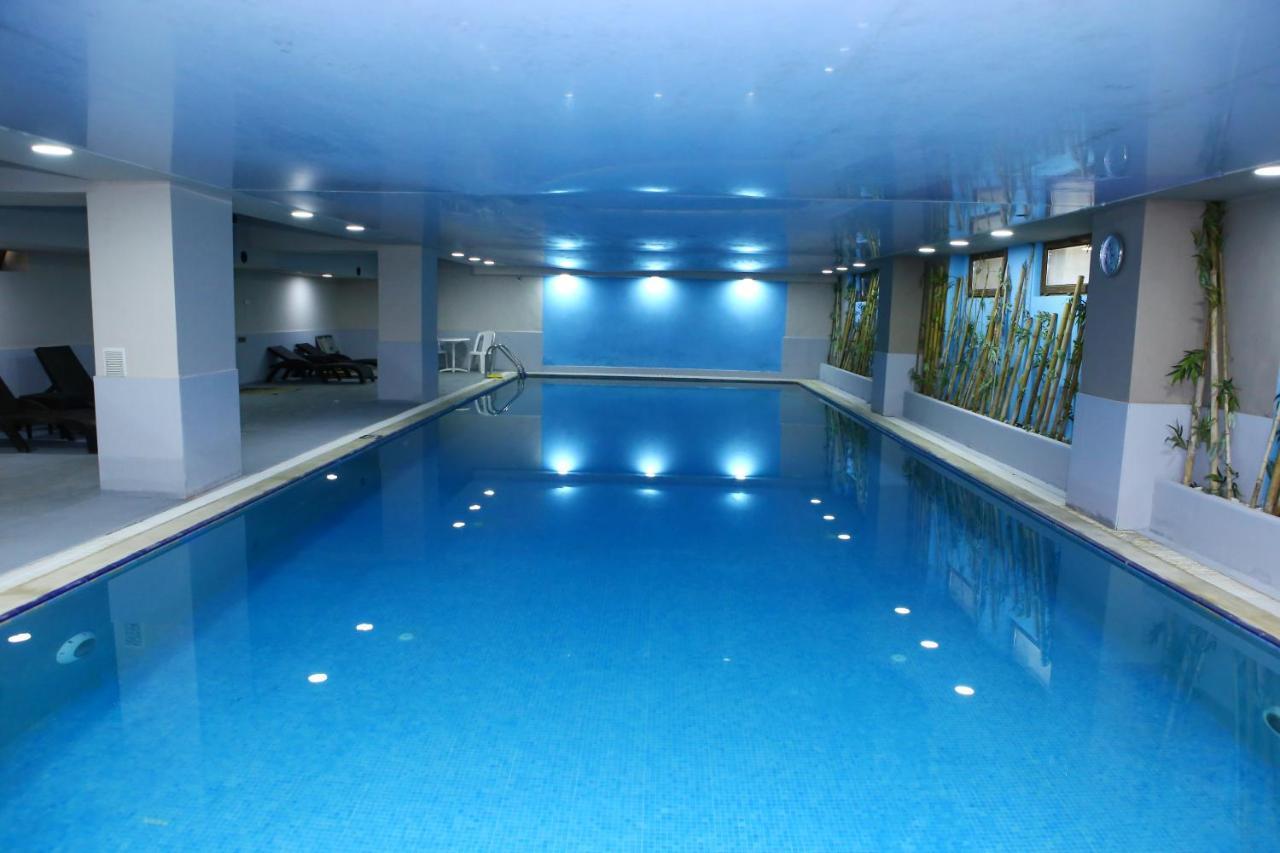 Deluxe Hotel Gəncə Exteriör bild