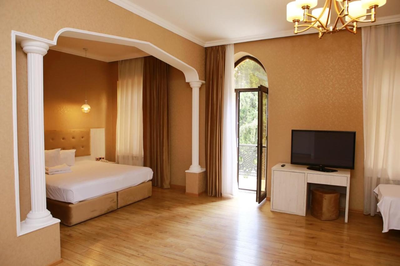 Deluxe Hotel Gəncə Exteriör bild