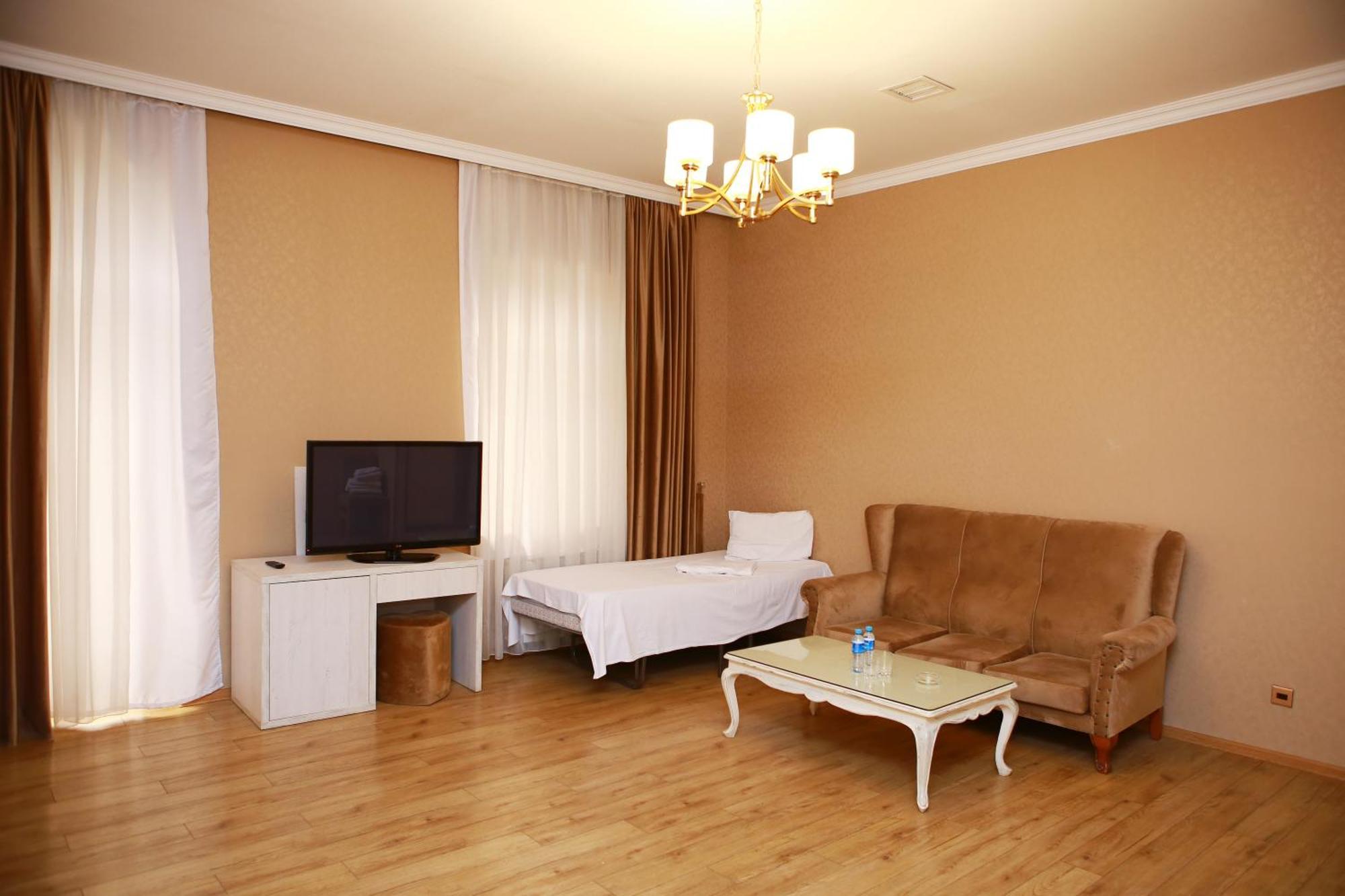 Deluxe Hotel Gəncə Exteriör bild