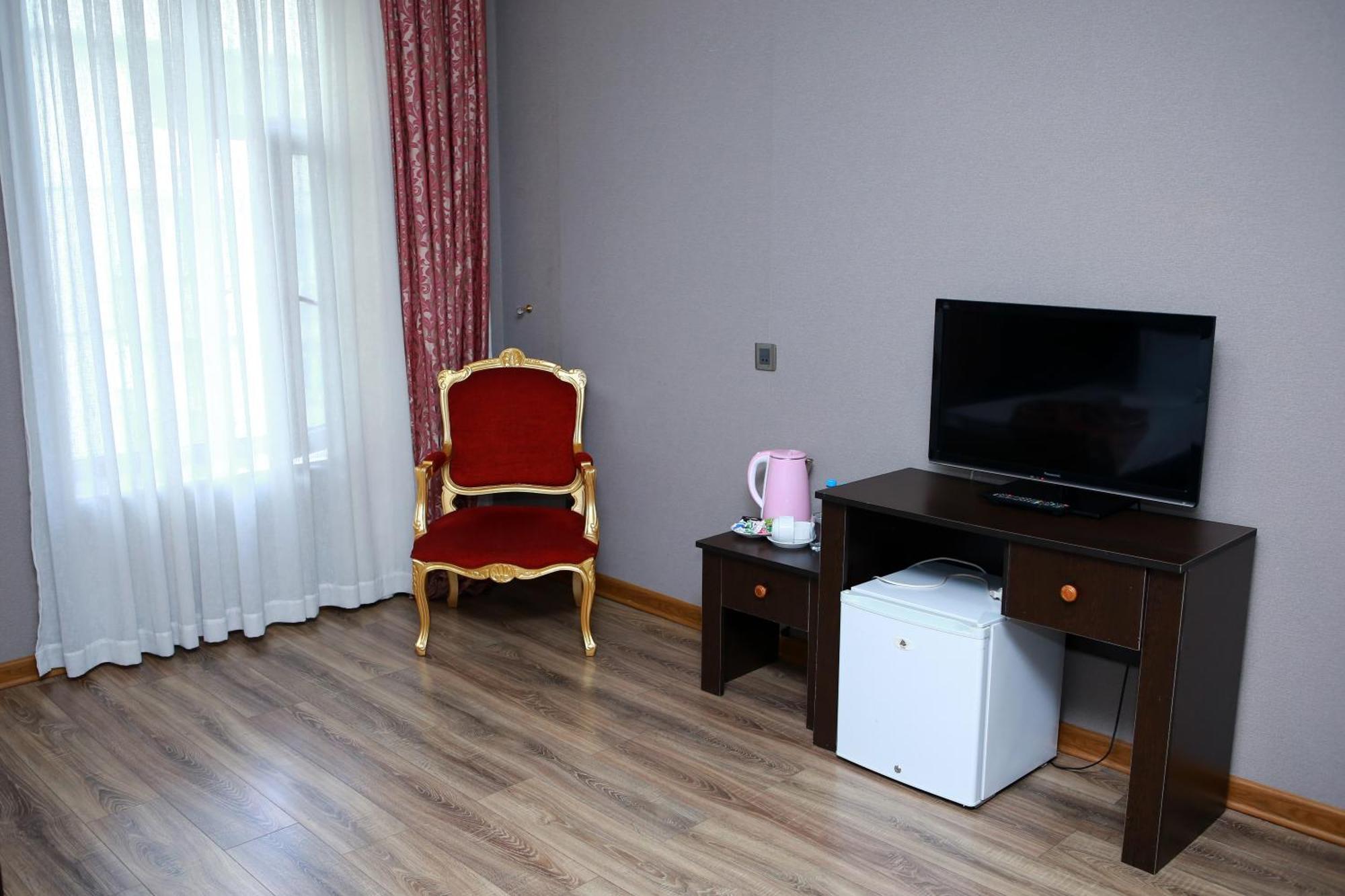Deluxe Hotel Gəncə Exteriör bild