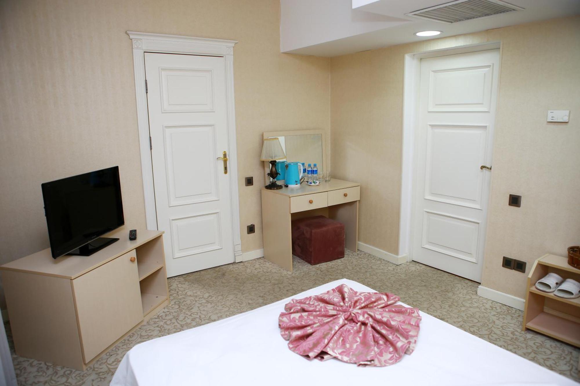 Deluxe Hotel Gəncə Exteriör bild