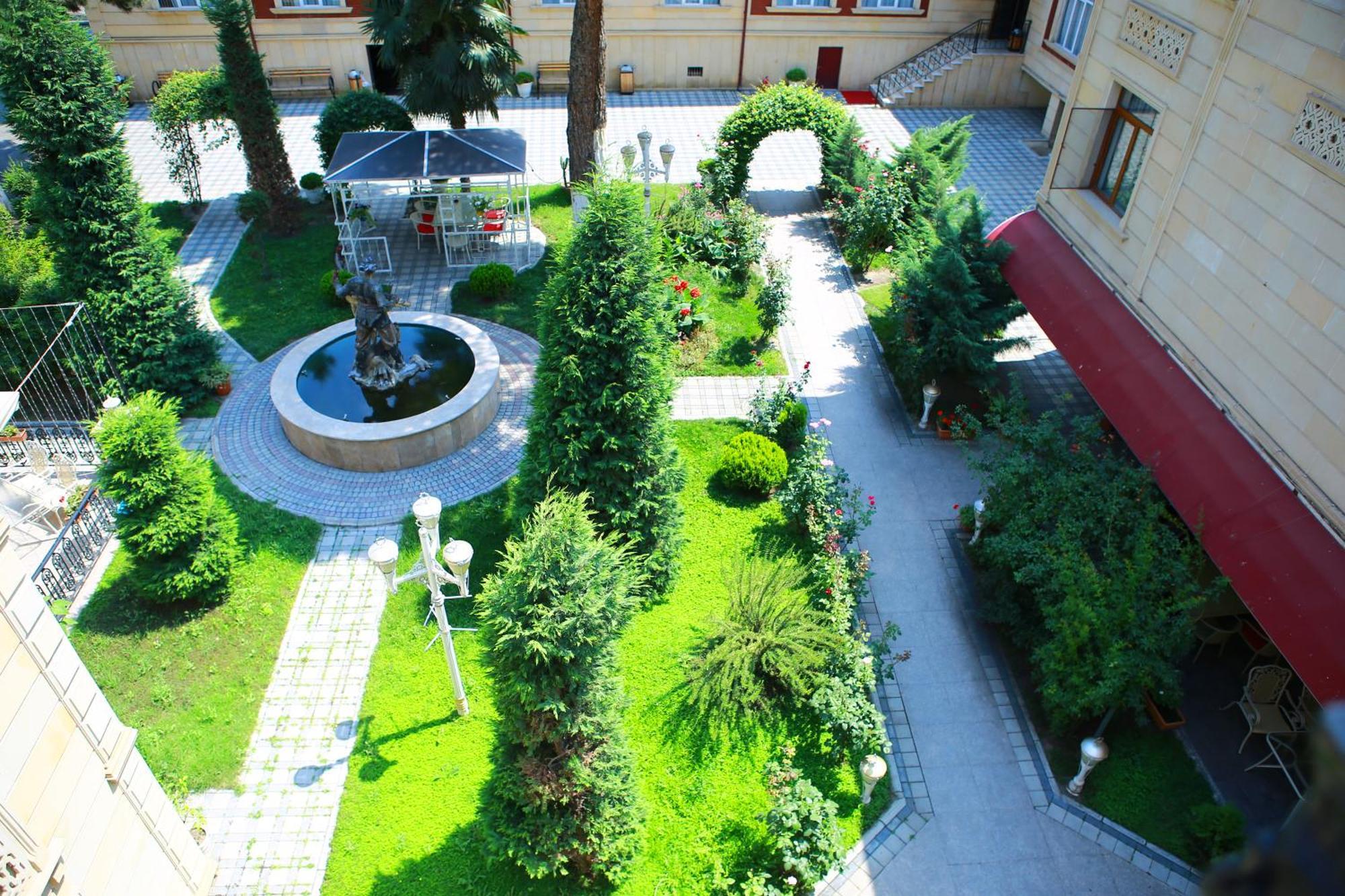 Deluxe Hotel Gəncə Exteriör bild
