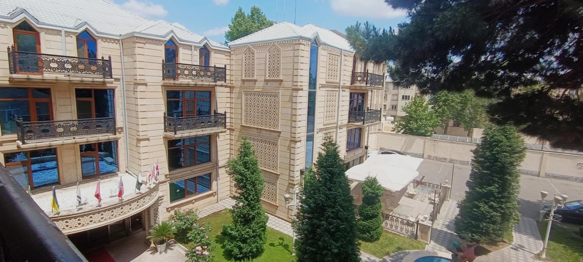 Deluxe Hotel Gəncə Exteriör bild